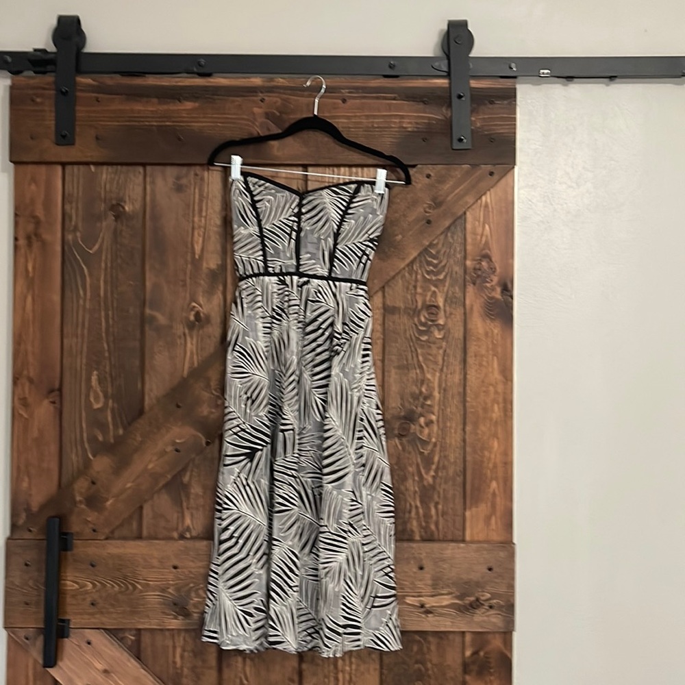 Mid-length Strapless Dress with Sweetheart Neckline